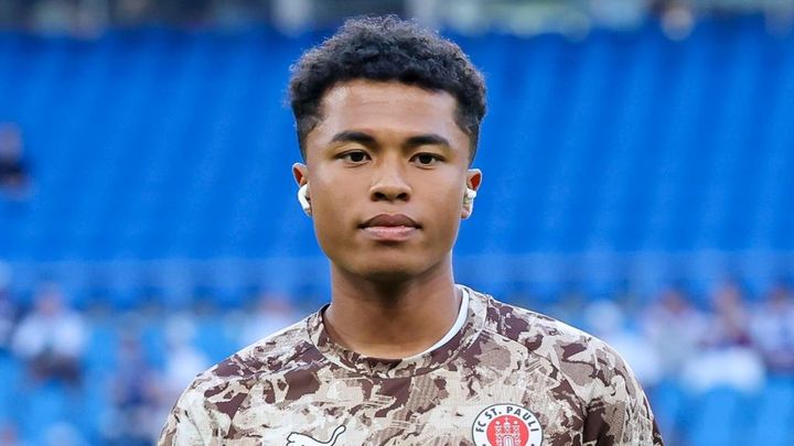 23歳日本代表MF、はだしで試合前にピッチを歩く理由とは 海外でも様子が話題に