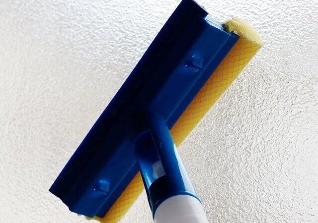 ダイソー ガラスワイパー（スプレータイプ）