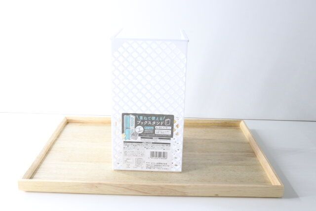 セリアの重ねて使えるブックスタンド1