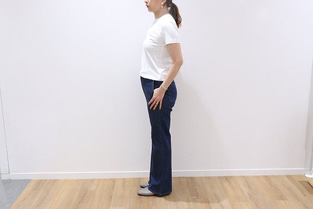ユニクロのスリムフレアトラウザージーンズ3