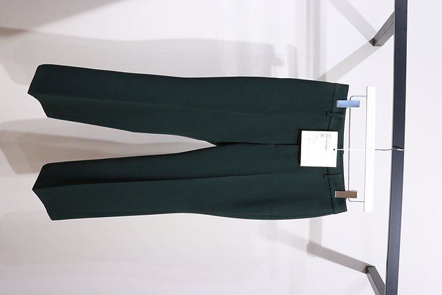 ユニクロのスマートフレアパンツ1