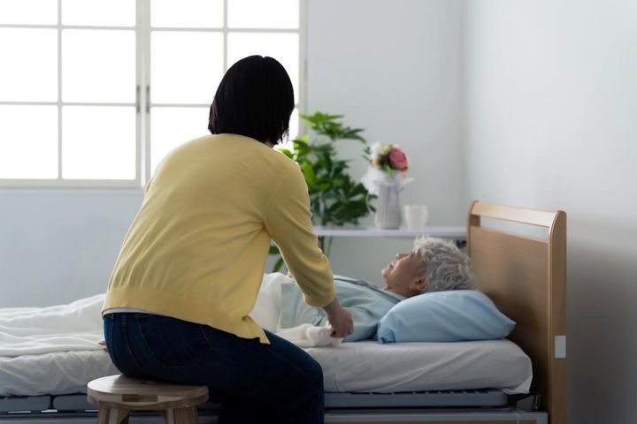 【認知症介護19年の体験談】つらいときの乗り越え方は？ 息抜き法と支えのヒント