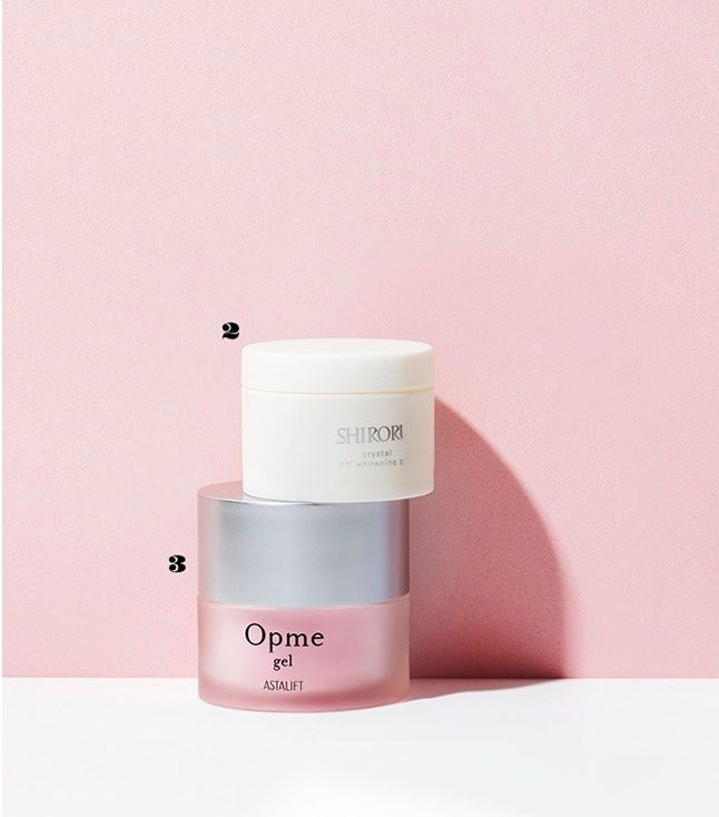 くすみケア クリスタル VCホワイトニングゲル［医薬部外品］50g 6600円（SHIRORU）※8月22日発売 アスタリフト オプミー ジェル［医薬部外品］60g 4950円（富士フイルム）