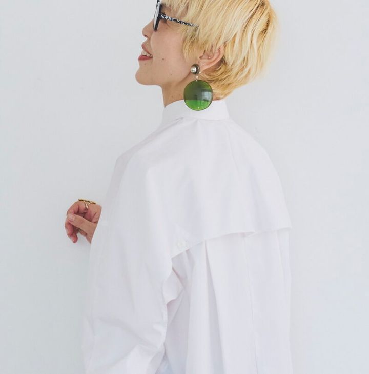 背中にはトレンチコートのようなヨークが