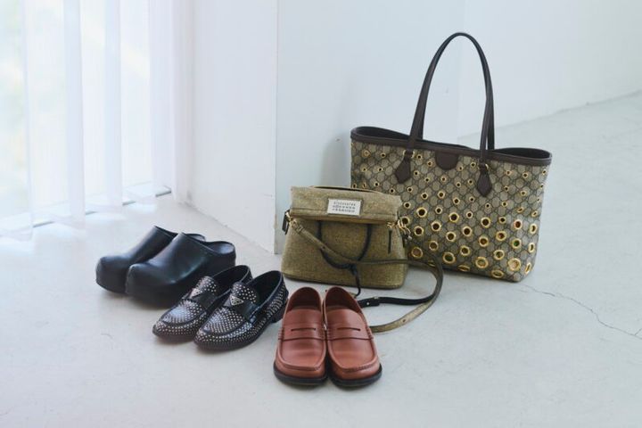 シャツはユニクロでも、靴とバッグが上質なものなら大人世代も素敵に！
