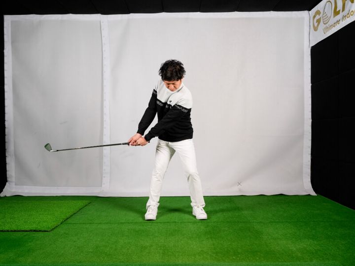 ヘッドの正しいリリースの方法は？“デコピン”の動きが理想！