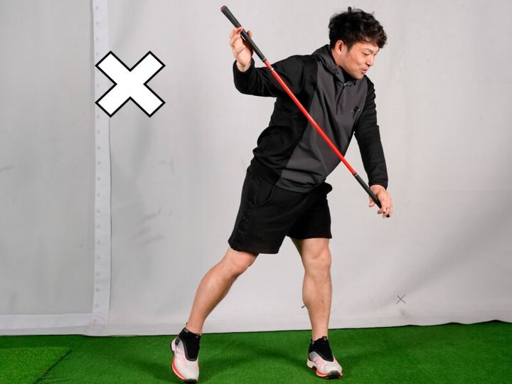 ヘッドの正しいリリースの方法は？“デコピン”の動きが理想！