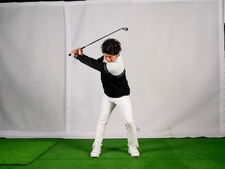 ヘッドの正しいリリースの方法は？“デコピン”の動きが理想！