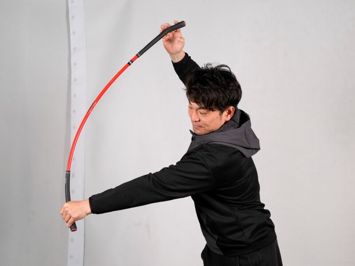 ヘッドの正しいリリースの方法は？“デコピン”の動きが理想！