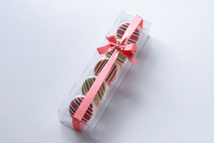 【福岡】縁起のよさを感じる彩り豊かなスイーツ、ホテルオークラ福岡の「ハカタマカロン『粋』」