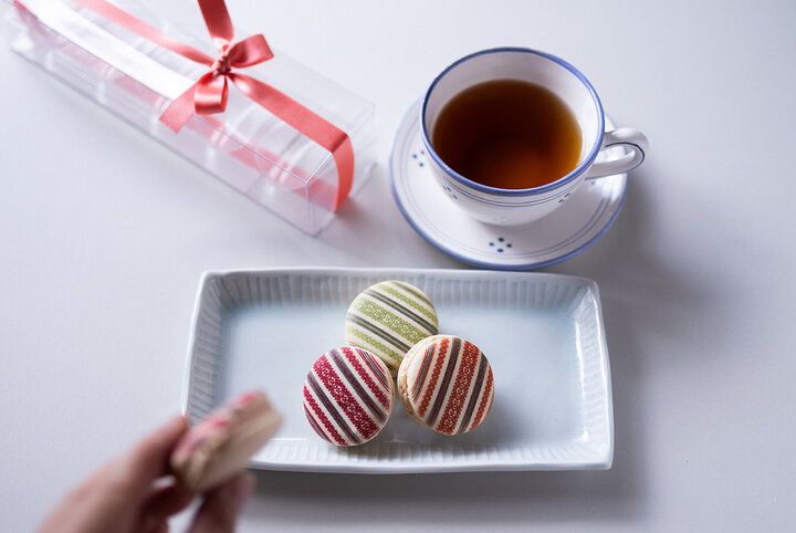 【福岡】縁起のよさを感じる彩り豊かなスイーツ、ホテルオークラ福岡の「ハカタマカロン『粋』」