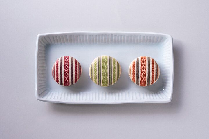 【福岡】縁起のよさを感じる彩り豊かなスイーツ、ホテルオークラ福岡の「ハカタマカロン『粋』」