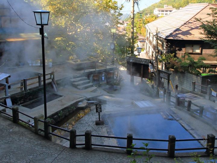 All About ニュース編集部が全国250人を対象に実施した「1人旅で行きたい温泉地に関するアンケート」の調査結果から、「1人旅で行きたい長野県（信州・北信エリア）の温泉地」ランキングを発表！ 2位「野沢温泉」を抑えた1位は？