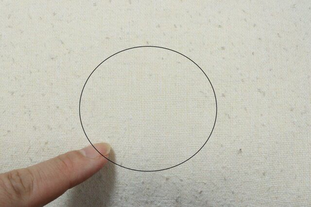 ダイソーのくるくる毛玉取りを使用したクッション