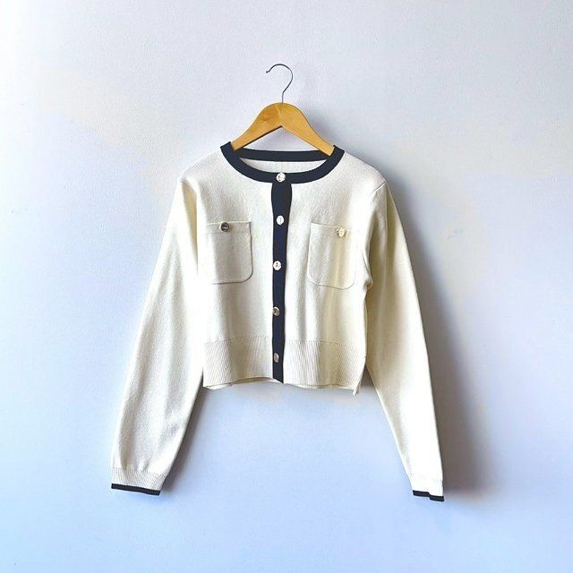 しまむら門脇伶奈コラボのゴールドボタンカーディガン