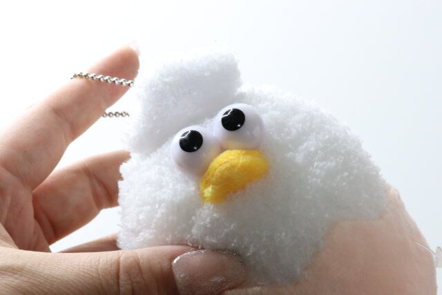 ダイソーのクオリティの高いたまごのカラ付マスコットキーホルダー（ギョロ目とり）