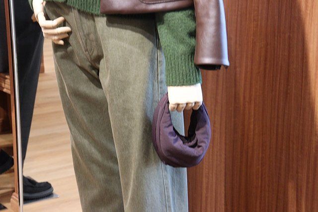 ユニクロのラウンドウルトラミニバッグ2