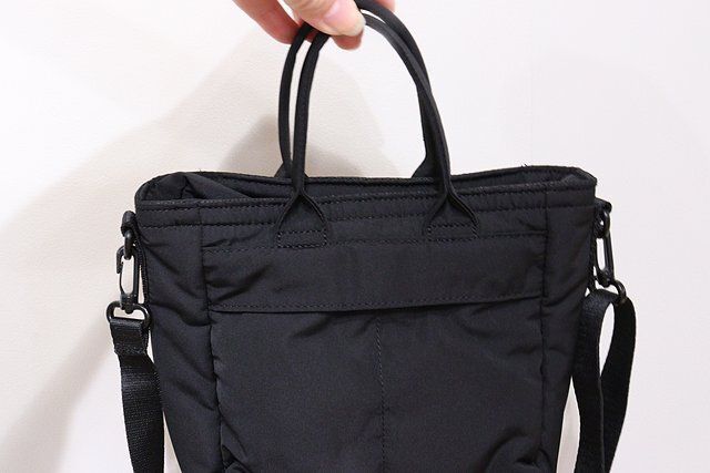 ユニクロの2WAYユーティリティミニバッグ2