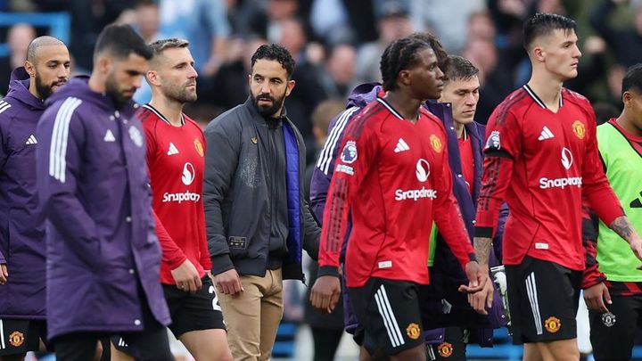 絶不調の世界的名門チーム、宿敵に屈辱敗戦…レジェンドOBは『イエローカード0枚』に憤慨！「タックルしようとしろ」