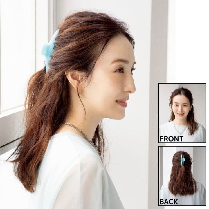 すっきり×程よいボリュームで、サイドシルエットもあざとく綺麗に。クリップ1万1000円（アッカ／アッカギンザシックス店） Tシャツ5990円（アンフィーロ） ピアス3300円（アプロ） 2連ネックレス6490円（ieLS／ともにロードス）