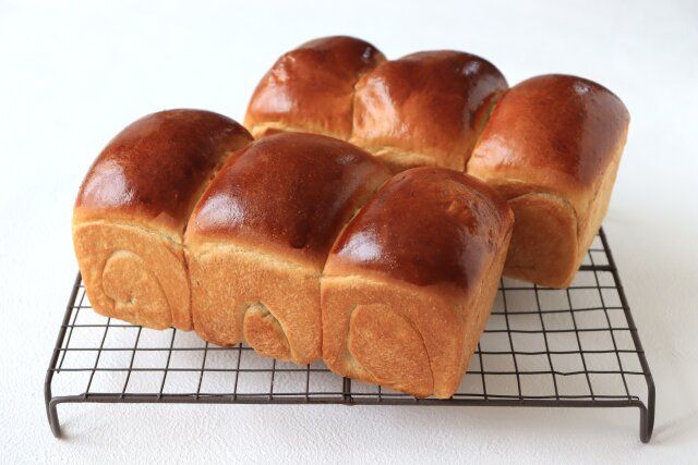 黒糖食パンの出来上がり。