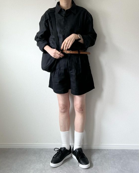 UNIQLOのブラックの「リネンコットンショートパンツ」