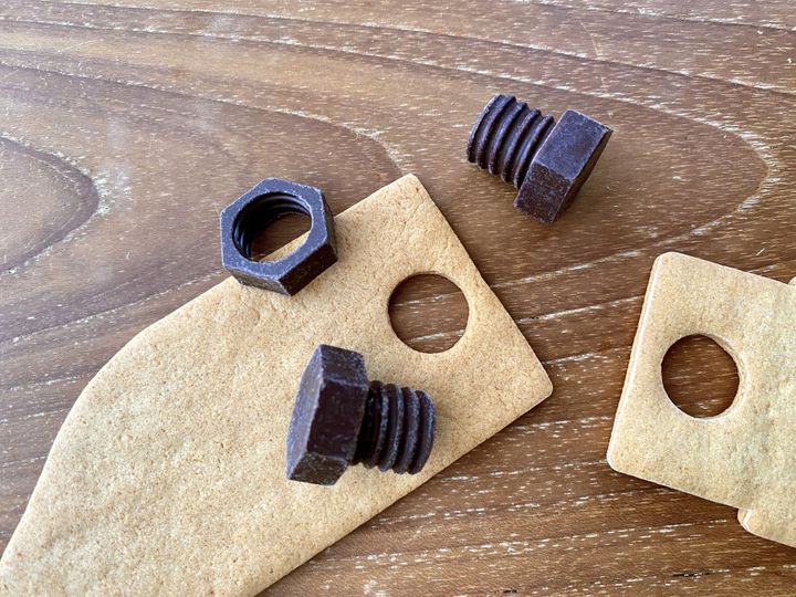 北九州の技術が産んだお土産！自分で組み合わせて作るお菓子「メカサブレ 新幹線セット」【旅するデザイナーがおすすめするお土産たち！】