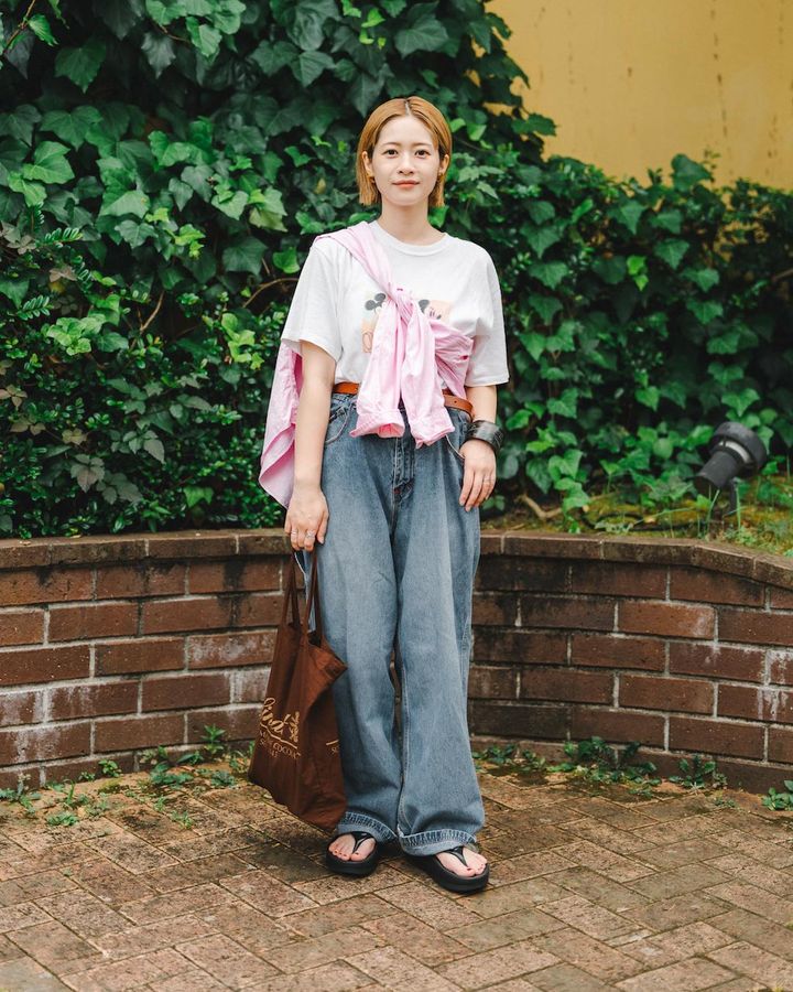 残暑の“シャツ＆カーディガン”ルック5選。夏の装いに＋1アイテムで秋顔へチェンジ【TOKYO SNAP】