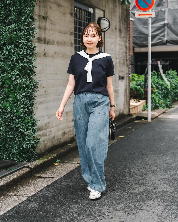 残暑の“シャツ＆カーディガン”ルック5選。夏の装いに＋1アイテムで秋顔へチェンジ【TOKYO SNAP】