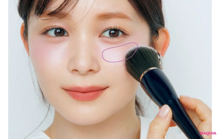 笹本恭平 秋 チーク 3.透明感パウダーでヴェールをON