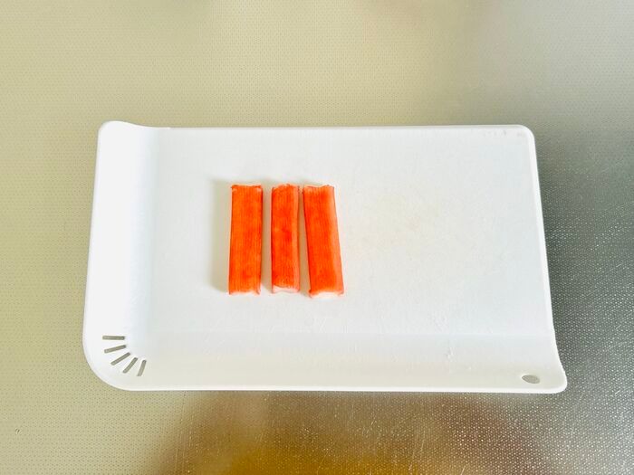 もう手でちまちま割かない！「カニカマ」が秒でほぐれる裏ワザ2選！