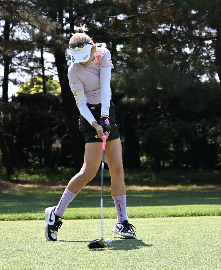 金澤志奈のインパクトを紹介！注目すべきポイントは「左足、右ヒジ、頭」の3つ