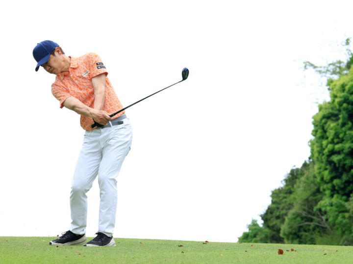 傾斜地では「５割スイング」で確実ミート！男子プロが解説