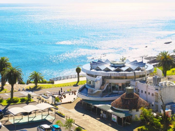 All About ニュース編集部が全国238人を対象に実施した「道の駅」に関するアンケートの調査結果から、旅の目的地にしたいと思う「宮崎県の道の駅」ランキングを発表！ 2位「フェニックス」を抑えた1位は？