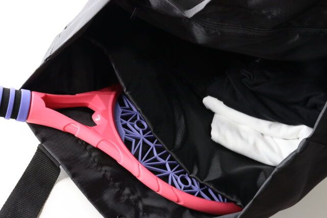 ダイソーの仕切り付きクッション入トートバッグ（テニスラケット）