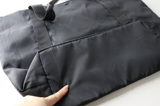 ダイソーの高コスパなクッション入トートバッグ（テニスラケット）