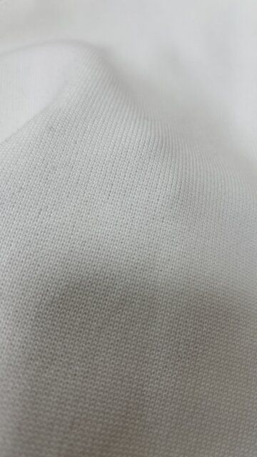 目の詰まったモチモチなニット素材