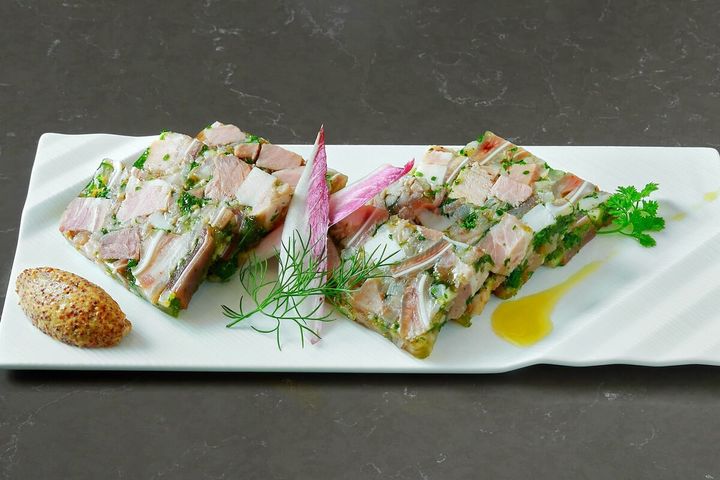 ハムとパセリをゼラチンで固めたジャンボンペルシエ