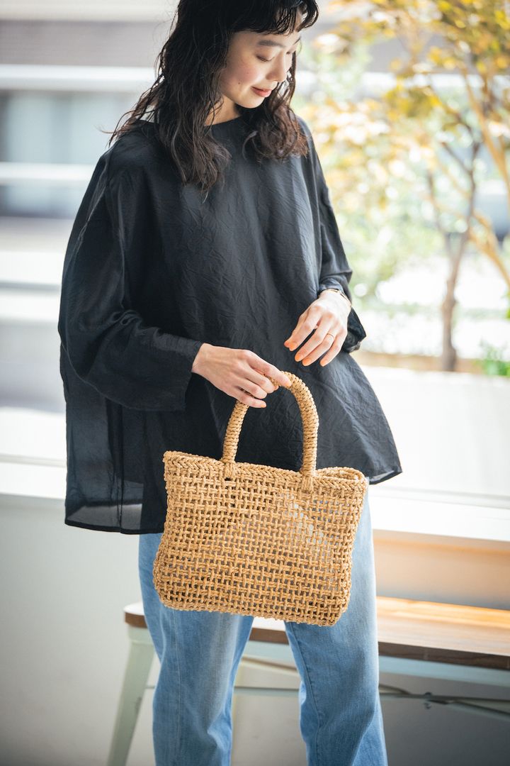 秋初めのデニムコーデ2選。残暑が厳しい9月はライトブルーで涼やかに【FUDGE FRIEND おしゃれさんの毎日コーディネート｜田中真里奈】