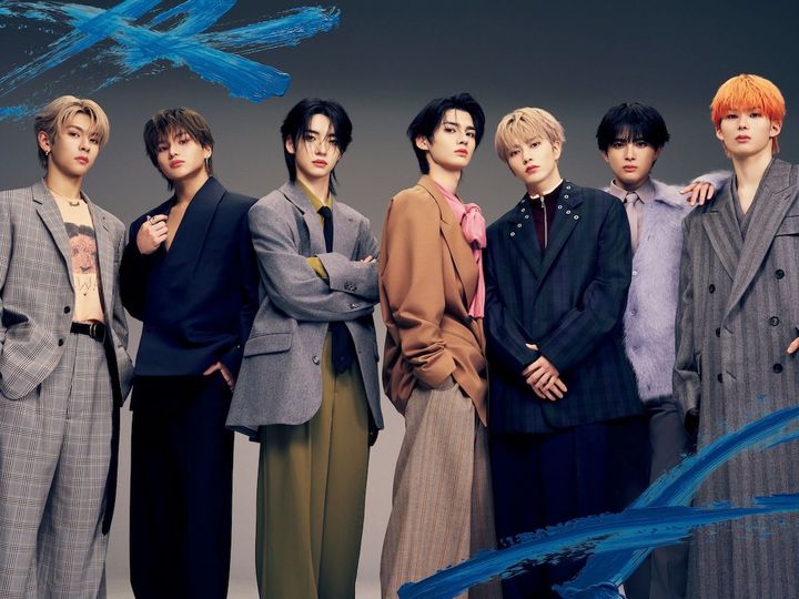 〈右から・KYOSUKE〉コート ¥704,000 ジャケット ¥506,000／ともにFERRAGAMO（フェラガモ・ジャパン） 〈YUJU〉カーディガン ¥352,000 シャツ ¥159,500 パンツ ¥258,500 タイ ¥36,300／すべてGUCCI（グッチ クライアントサービス） 〈REO〉ジャケット ¥643,500 カーディガン ¥291,500 パンツ ¥231,000／すべてJIL SANDER（ジルサンダージャパン） 〈HIKARU〉ジャケット ¥301,400 トップ ¥66,000 パンツ ¥169,400／すべてDRIES VAN NOTEN（ドリス ヴァン ノッテン） 〈SOTA〉ジャケット ¥180,400 シャツ ¥59,400 パンツ ¥118,800 タイ ¥34,100／すべてAMI PARIS（アミ パリス ジャパン） 〈GAKU〉ジャケット ¥960,000 パンツ ¥320,000 ピアス（右耳） ¥69,000（3点セット価格） ピアス（左耳） ¥52,000 リング ¥92,000／すべてDIOR（クリスチャン ディオール） 〈RUKA〉ジャケット ¥82,500 トップ ¥22,000 パンツ ¥52,800 ベルト ¥42,900 ネックレス ¥25,300／すべてCOACH（コーチ・カスタマーサービス・ジャパン） ピアス ¥47,600／TOM WOOD（トムウッド 青山店）