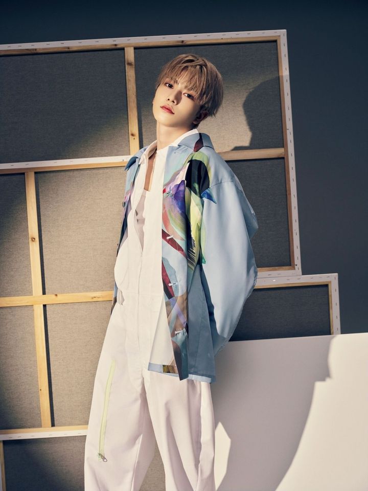 シャツ ¥59,400／UJOH（エム） 中に着たジャンプスーツ／OLDER STUDIO（olderstudio.com） ネックレス ¥106,800／TOM WOOD（トムウッド 青山店） その他／スタイリスト私物