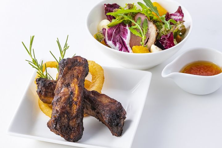 じっくり焼き上げたバックリブ