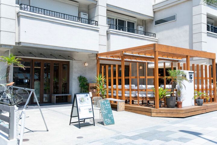 古都・鎌倉で新鮮野菜たっぷりのモーニング♪潮風を感じるテラスが心地いい「WOODBERRY COFFEE 鎌倉店」