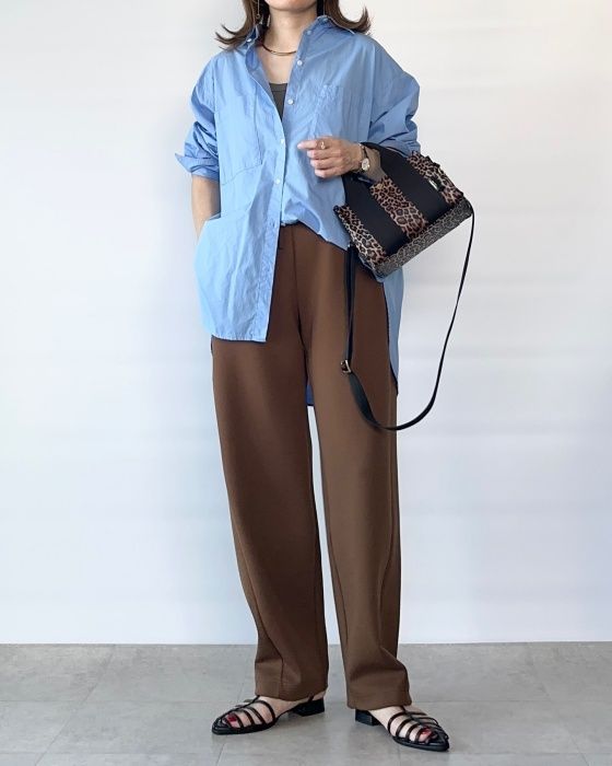 UNIQLOのブラウンの「ドライスウェットカーブパンツ」