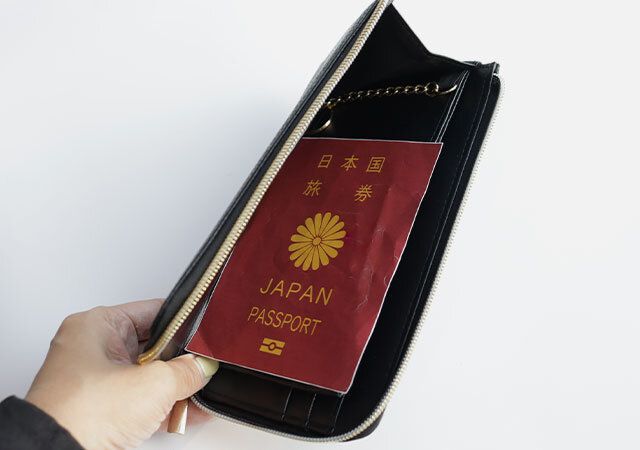 素敵なあの人ハリス長財布パスポート入る