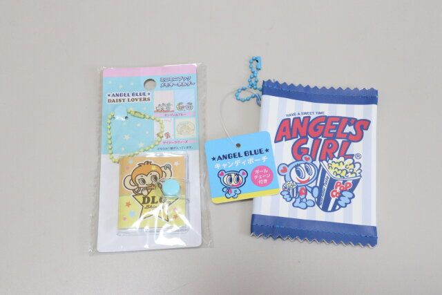 セリアのミニミニブックメモキーホルダーとエンジェルブルー ボールチェーン付きキャンディポーチのパッケージ