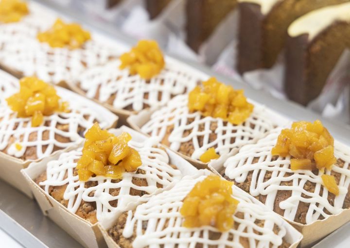 「ピスタチオ・パイナップル・コーヒーケーキ」$6