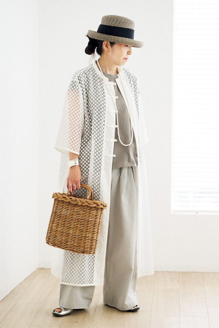 シルバーとライトグレーがクール&エレガンスへと誘う