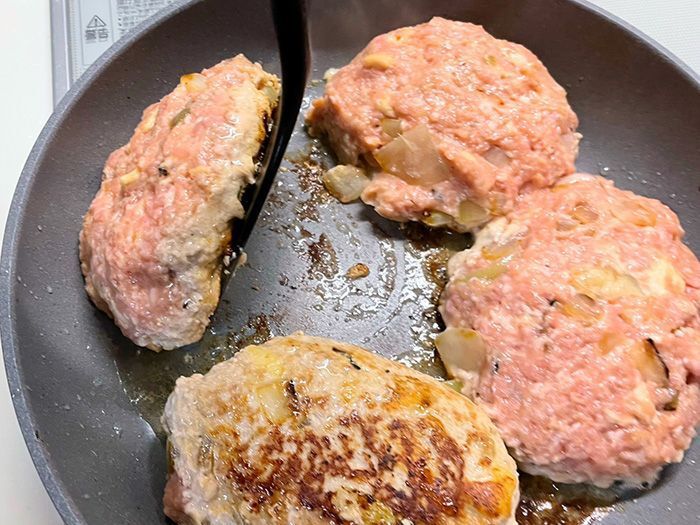 『家事ヤロウ‼!』料理界のレジェンド土井先生のハンバーグはこう！煮崩れるギリギリ食感が美味しい、ビッグハンバーグ