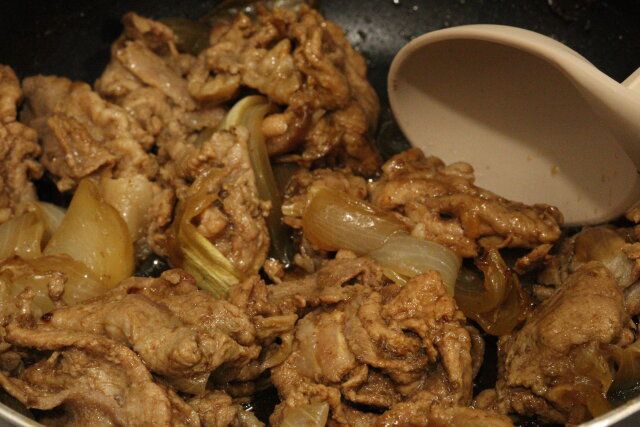 木製ハンドルシリコーンキッチンツール（調理スプーン） 使用例